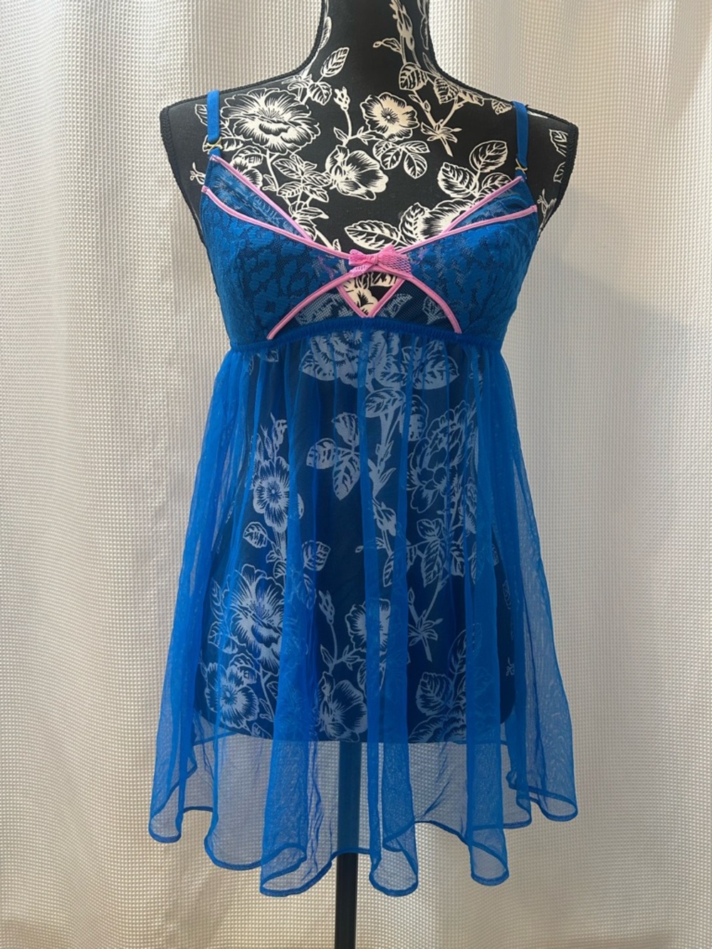 Victoria’s Secret Blue Sheer Lace Babydoll Chemise with Pink Trim Medium M
